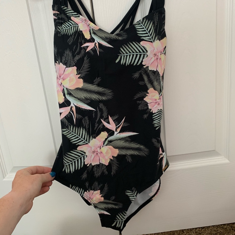 Brand New Floral One Piece Swimsuit!!!(ShopStevie)